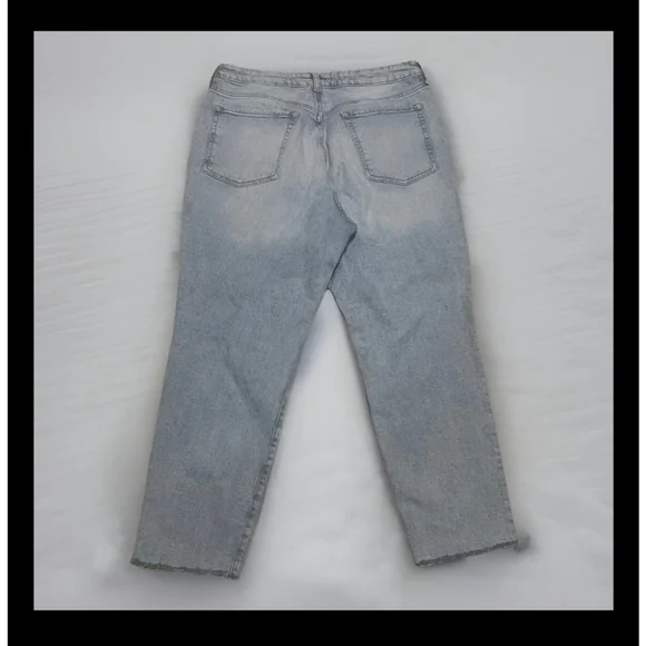 Women's Old Navy Light Blue Distressed Straight Leg Jeans Size 16 - Picture 2 of 6